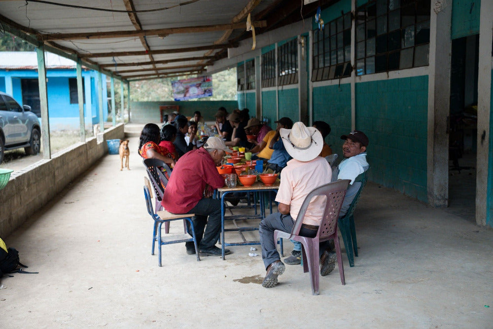Mittagessen bei unseren PartnerInnen der Kooperative ADIBA auf der Finca Buenos Aires in Guatemala