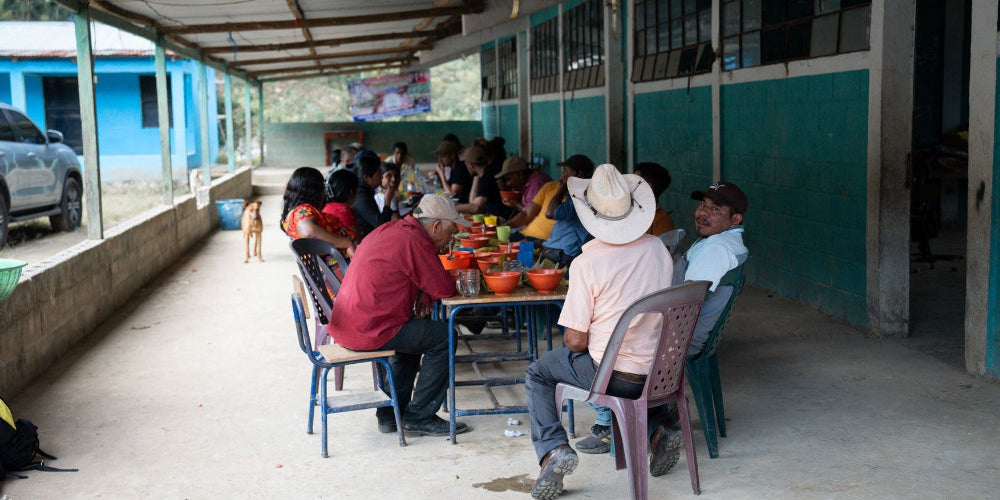 Mittagessen bei unseren PartnerInnen der Kooperative ADIBA auf der Finca Buenos Aires in Guatemala